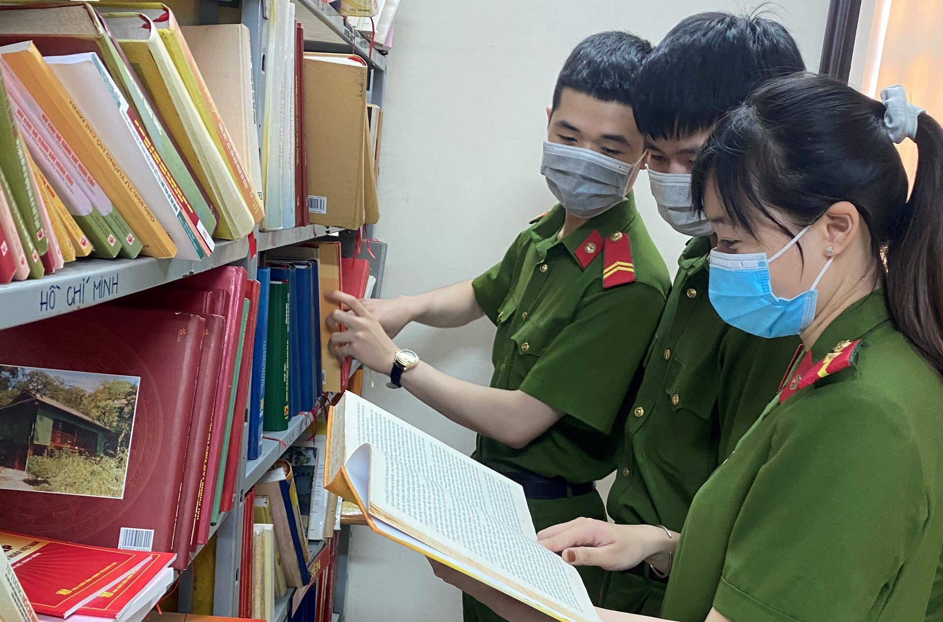 Tuổi trẻ Phòng Cảnh sát Cơ động – CATP: Hưởng ứng Ngày sách và Văn hoá đọc Việt Nam